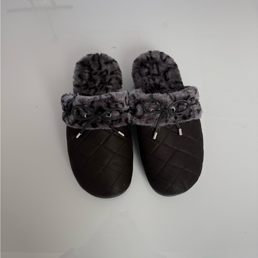Vionic slippers